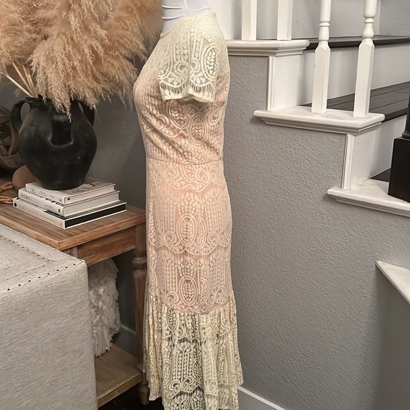 Anthropologie Vone Red Midi Cap Sleeve Lace Sheath Dress Size 2 - Picture 4 of 9